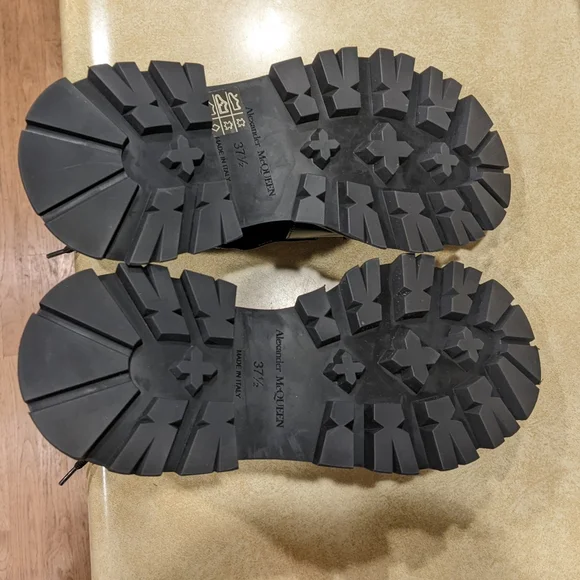 Alexander McQueen 37.5 Lucent black leather cutout lug sole shoes Edgy NWT Box - Picture 8 of 16